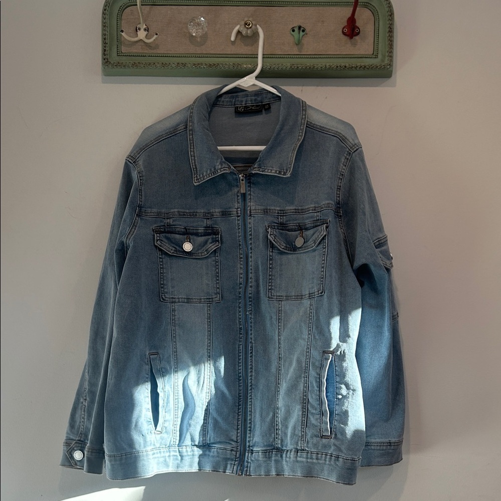 DG2 by Diane Gilman Cargo Denim Jacket Light Blue Denim Jacket 2X Women’s